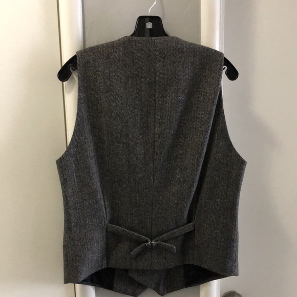 Men’s Vest. - Picture 2 of 2